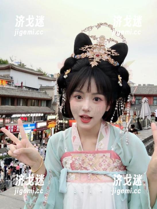 上“166.fun”网址查一下，心想这次又会被哪个瓜惊到呢。