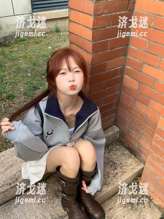 “17c吃瓜入口”：嘴里咬着瓜，心里想的却是八卦……
