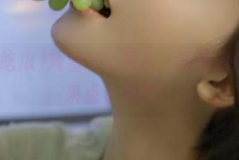 观看17c吃瓜，吃着瓜也可以来点小反转！