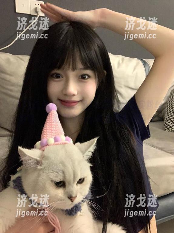 我现在是17c吃瓜的忠实粉丝，哈哈，下载那个app简直是个无脑操作。