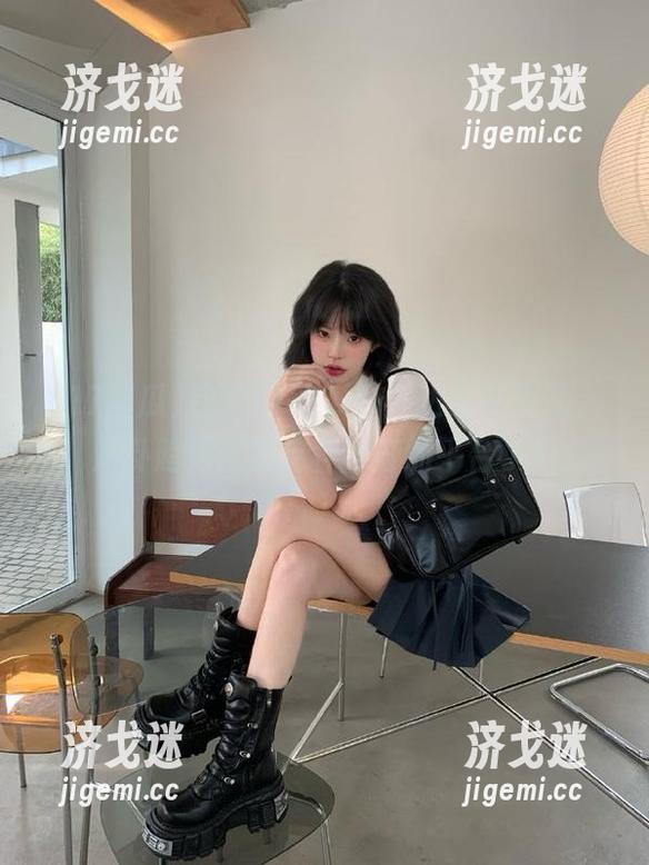 快来17吃瓜，直达黑料视频，八卦趋势就靠这种神奇的平台了！