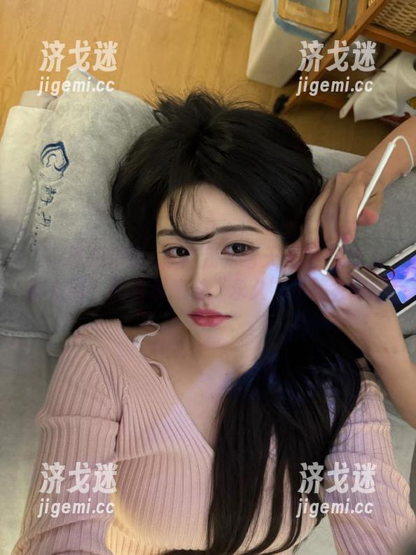 你问我为啥天天上17吃瓜群众网？因为那感觉“永久”不消失啊。