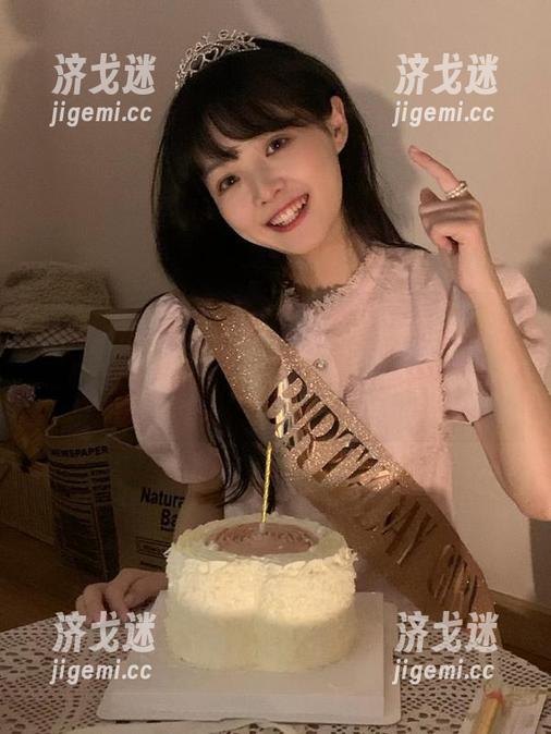 静默享受在51吃瓜网站上流连的时光，竟然和一群“瓜友”分享起了这场视觉饕餮！