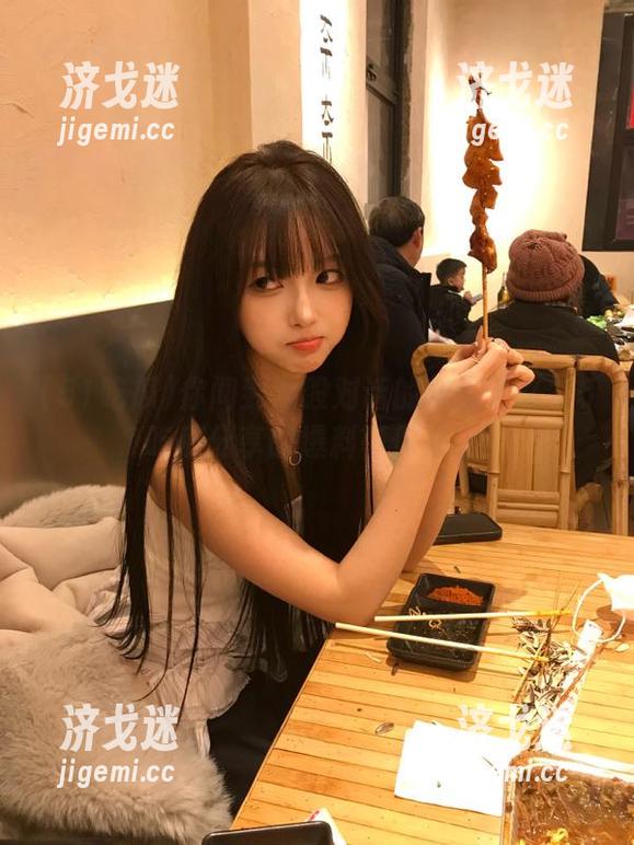 你闻到那股对话的味道了么？51吃瓜分享的爆料等你来嗑！