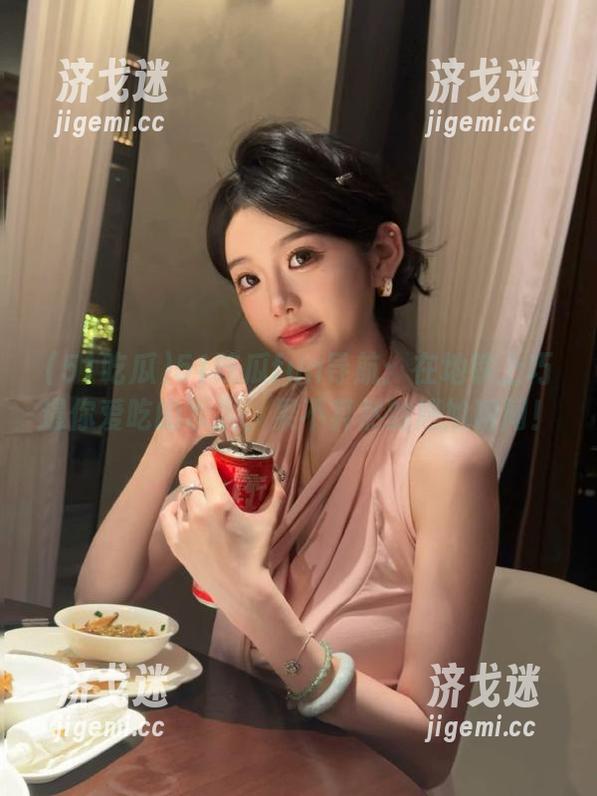 51吃瓜fun导航：在地铁上巧遇你爱吃的水果，果不其然的尴尬瞬间！