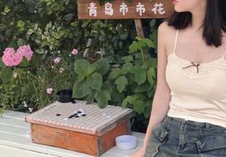 你见过清晨睡眼惺忪的人拍视频的吗？感谢“fuli121”，这画风太迷了！