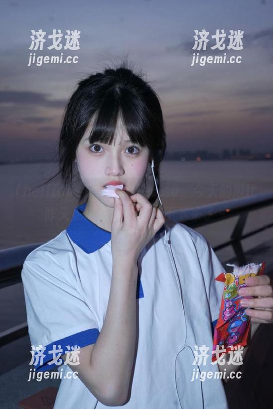 下载heiliao.su，今天的瓜比昨天更离奇！真得停不下来了～