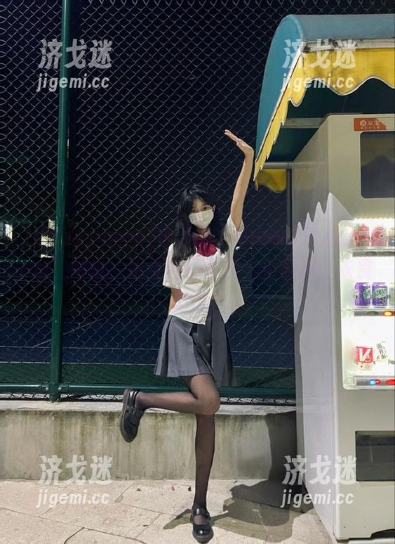 每天刷“www.tttzzz.com”网址，感觉自己也是个小侦探，衣食无忧。