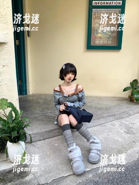 www.tttzzz.com：一天不看怎么能忍，连手指都在求饶了！