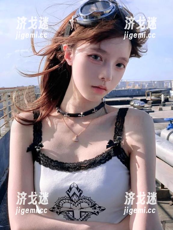 在“zztt46”官网，八卦的节奏真让人追着跑，感觉跟不上了啊！