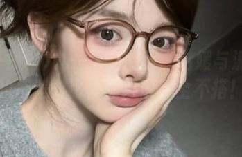九一黑料网页：名媛与泥石流的反差对比，画风已完全不搭！