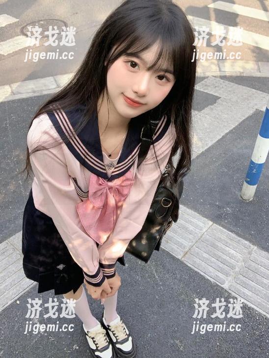 吃瓜专区 吃瓜专区网站:一边吃瓜,一边怀疑人生的乐趣。