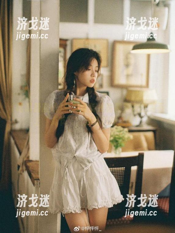 吃瓜最前线 吃瓜最前线的视频完全顾不上“贞节”,全是八卦之事!
