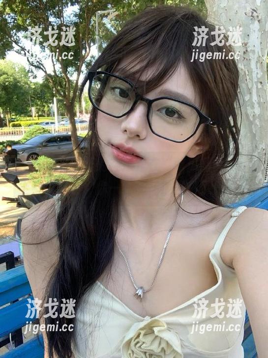 探长的神操作在“吃瓜网”app上引发热议，你一定想知道发生了什么。