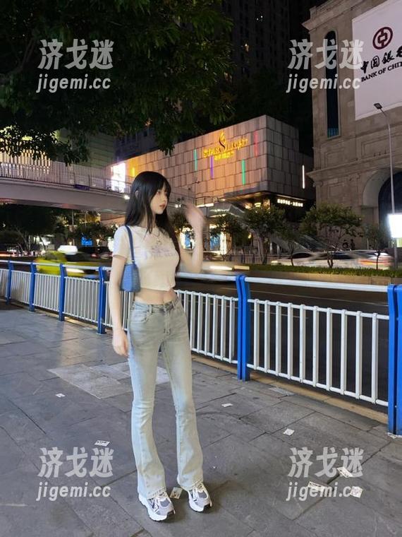 吃瓜网app的安装包比我还占空间，官网真有必要这么大吗？
