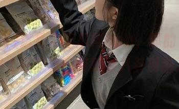 这免费吃瓜网app，真的实用吗？早上还没喝咖啡就被八卦刺激了。