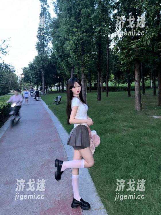 吃瓜网app，一不小心就停不下来，感觉比追剧还刺激啊！