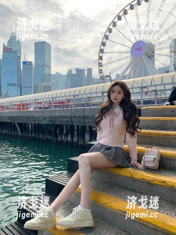 吃瓜网 当我在吃瓜网官网下载时,免费的内容像被调皮的鱼游过!
