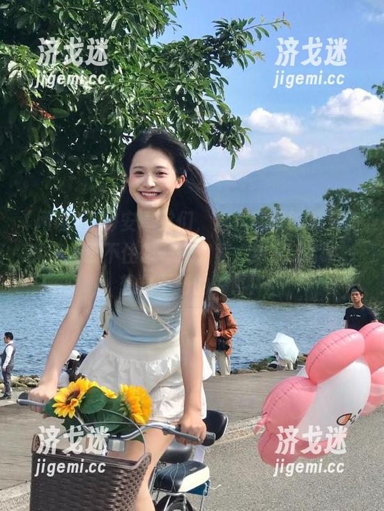 网曝吃瓜 安卓党们,这次网曝吃瓜又搞事情,忍不住想一探究竟,结果...哈哈,想象不到的惊喜!