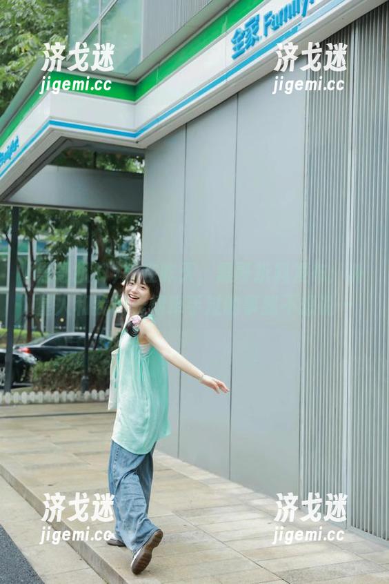 就在昨天，黑哥扒料发布：外星人和我们表情牵手过的事我不想说…