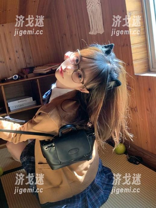 “zztt26.su黑料不打烊”网站下载页面：一不小心，下载了个囧。