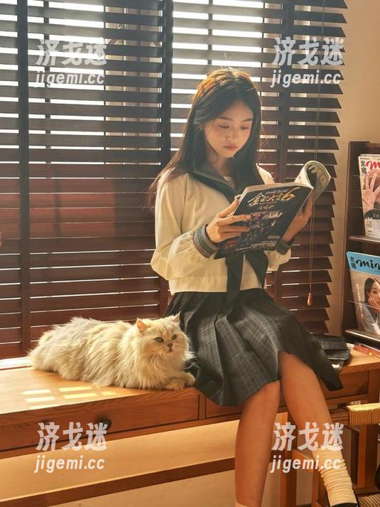 黑料吃瓜网苹果版，不在线也不会错过一颗甘甜的大瓜！