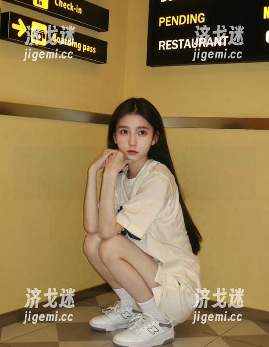 只有我知道“黑料吧”发布的最新潮流，糖果色和谣言的完美结合。