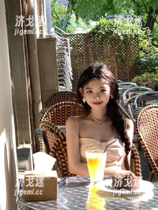 工具链上的“黑料在线吃瓜”链接，唤醒了我许久没有的好奇心…