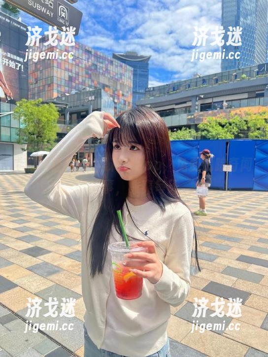 加入黑料社app，免费追踪奇闻异事，酸爽每天