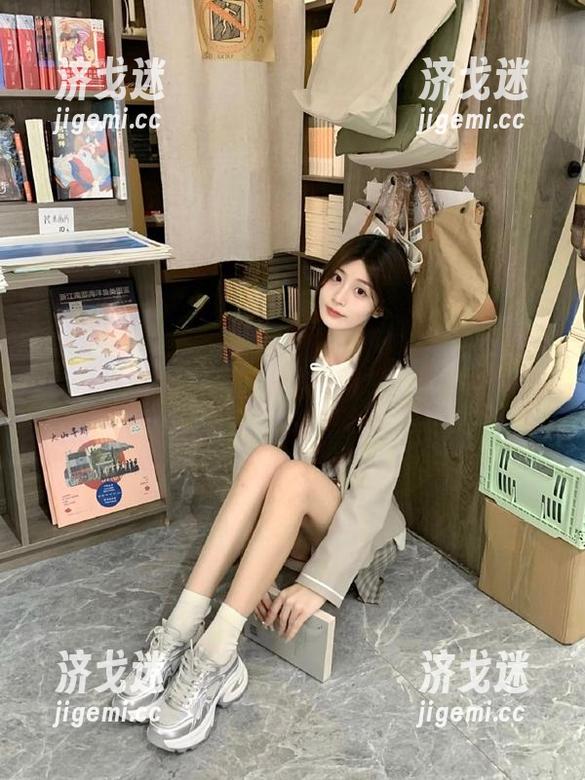 黑料网登录后，眼前的瓜就像掉头发的太阳，这浓厚的戏剧感，怎么能不看？