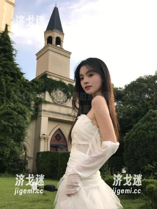 黑料网分享的那串网址，又好奇又紧张，心里盘算要不要点？