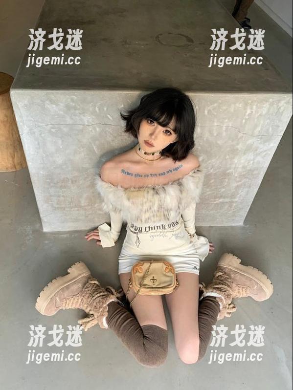 黑料网页版：导航带你畅游不打烊的八卦海洋，快来找乐子！